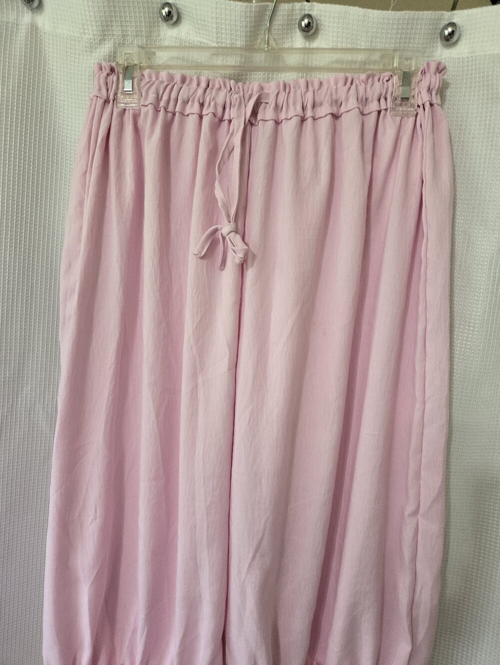 Women's Pink Lace-Trim Capri Pants - Picture 3 of 5